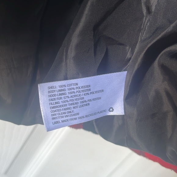 Red plaid vest - Picture 6 of 9